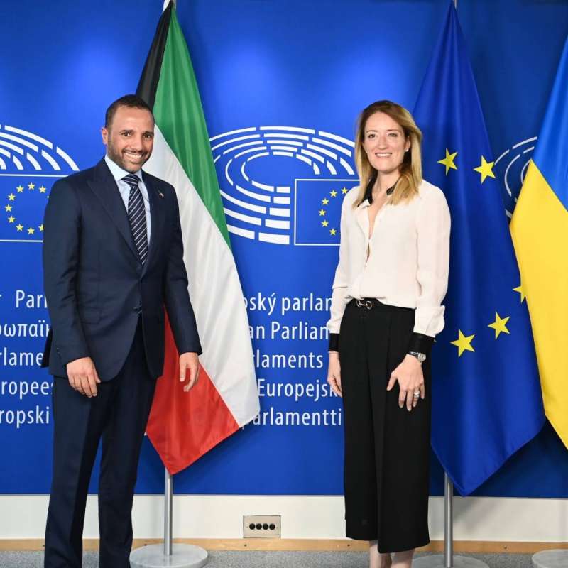 الغانم ورئيسة البرلمان الأوروبي