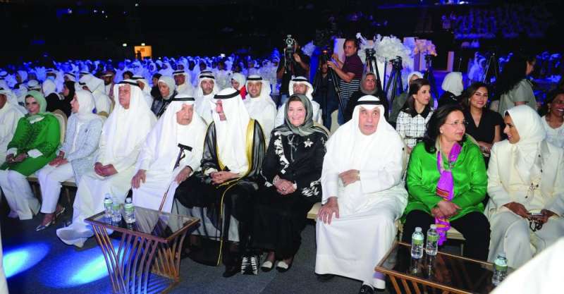 
مرزوق الغانم وعلي الغانم والخرافي وبدر الحميضي في مقدم الحضور	 (تصوير سعود سالم)
