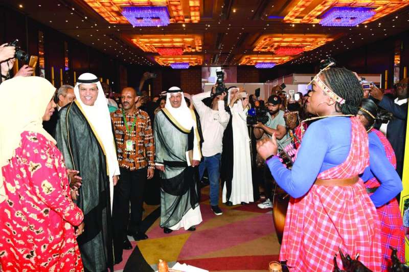 السعيد في جولة على أجنحة الدول المشاركة
