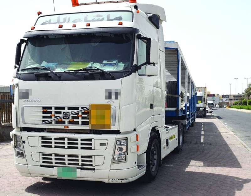 مواطنون يطالبون بحمايتهم من شاحنات ترانزيت