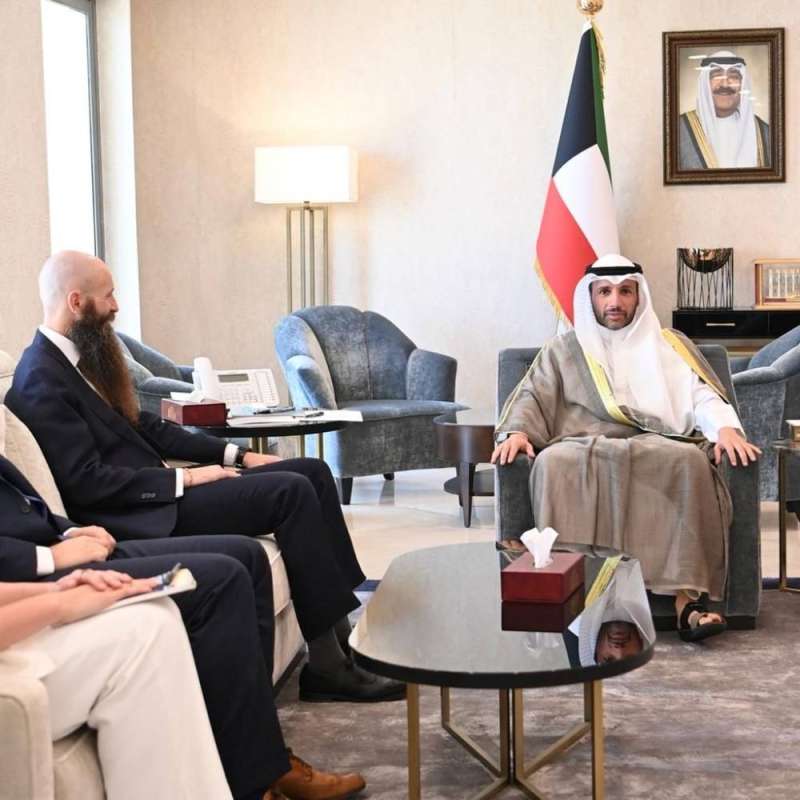 الغانم مستقبلا القائم بالأعمال الأميركي جيمس هولتسنايدر