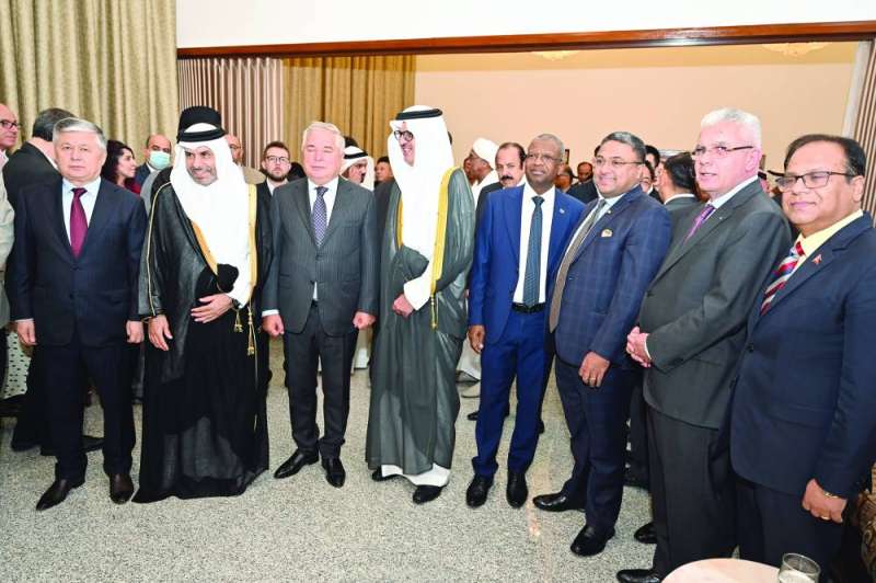 
السفراء السعودي والقطري والطاجيكي والأوزبكي والهندي والفلسطيني في مقدم الحضور	(تصوير أسعد عبدالله)