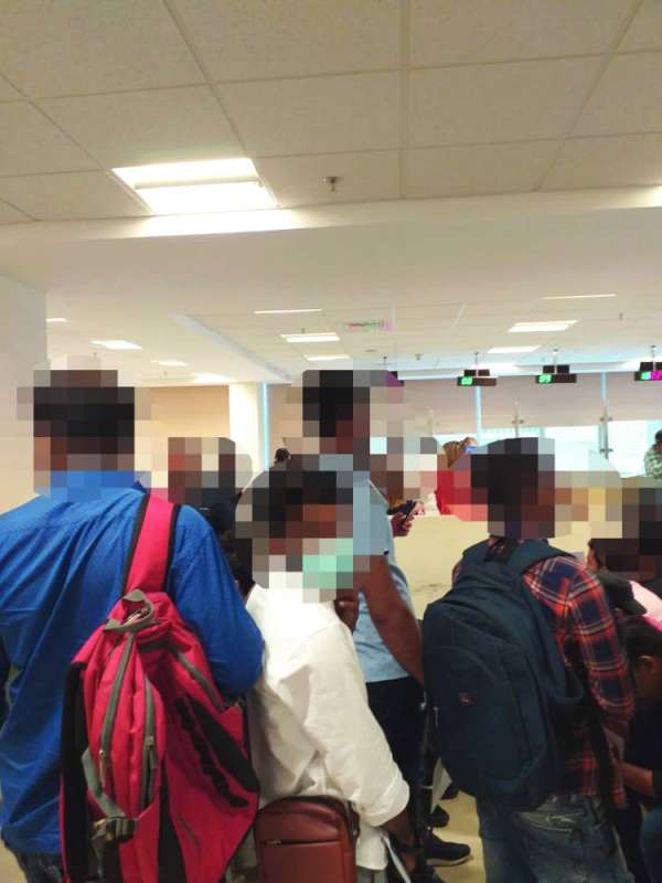 
ازدحام داخل المركز