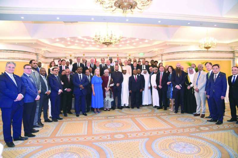 
المشاركون في الحفل في لقطة جماعية
