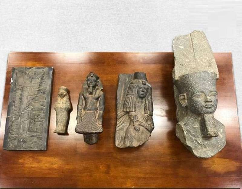 القطع الخمس المهربة
