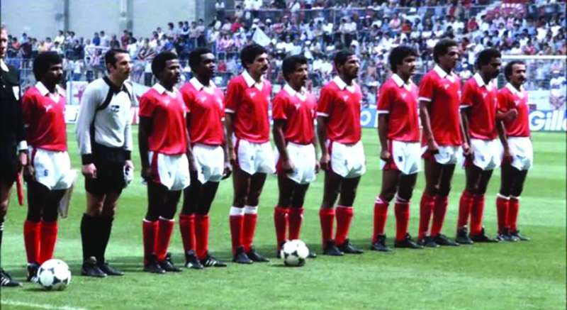 منتخب الكويت قبل مباراته مع فرنسا في مونديال 1982