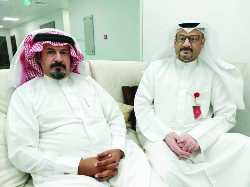 
العجمي مع الزميل ناصر الفرحان
