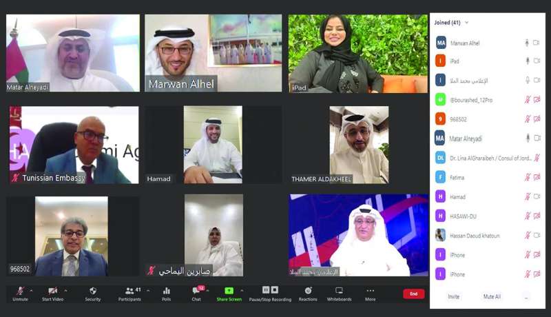 السفير الإماراتي والمشاركون في الحوار الافتراضي عبر التصوير المرئي 
