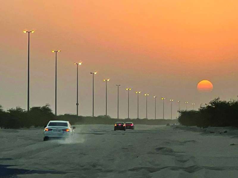 السافي يغمر مسارات بعض الطرق السريعة
