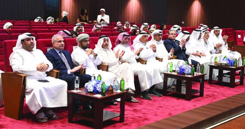 ديبلوماسيون وأكاديميون وطلبة حضروا الحلقة النقاشية 