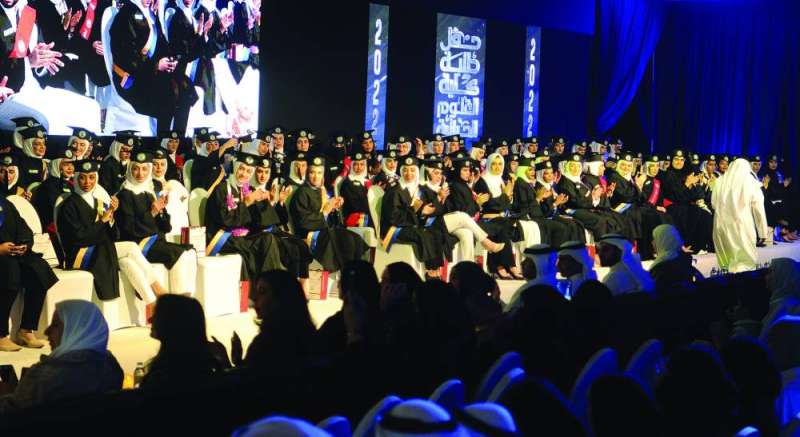 جانب من حفل تخريج كلية العلوم الحياتية 	(تصوير سعود سالم) 