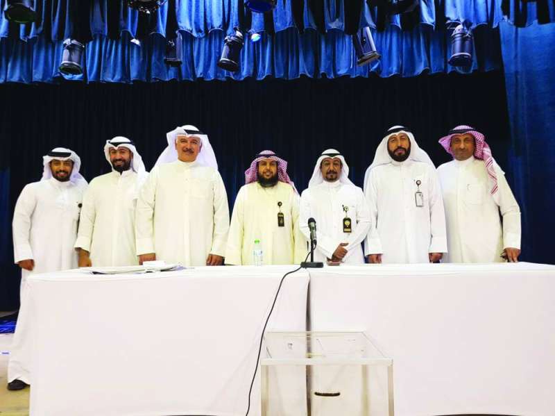  المسؤولون عن تنظيم الانتخابات