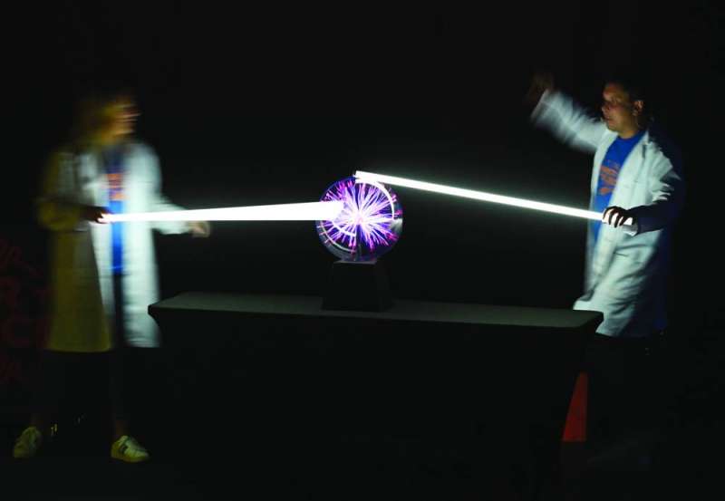 
أوليفيا بيرتشنو ومايك جوبل... في إحدى التجارب
