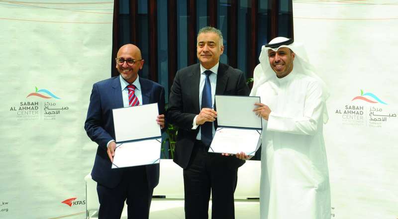 
تكريم الطبيبين المخترعين محمد كمال وعبدالمحسن التركي 	(تصوير سعود سالم)
