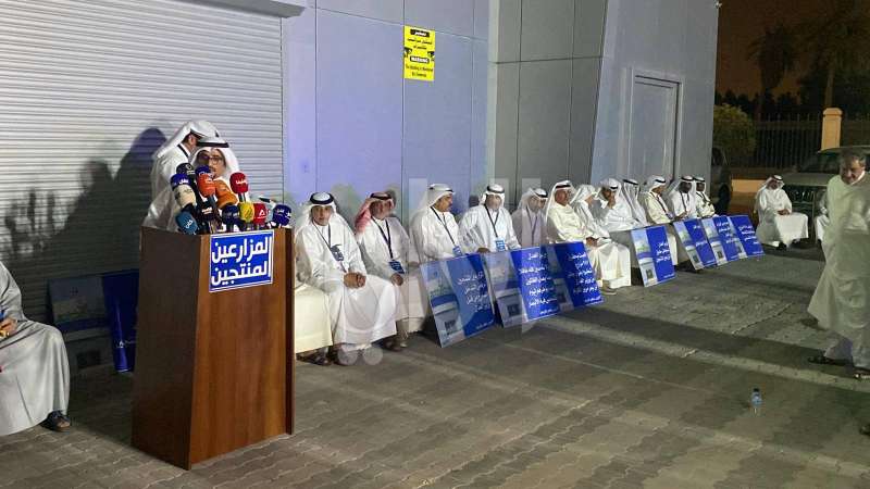  وقفة احتجاجية للمزارعين أمام مقر اتحادهم