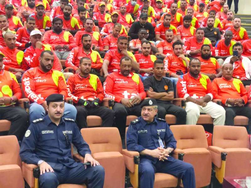 
الصايغ لدى حضوره ختام دورة التوعية
