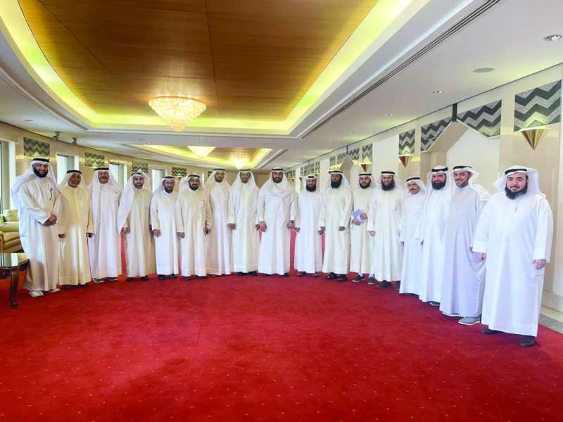 الرومي مُتوسطاً قيادات الجامعة وكلية الشريعة