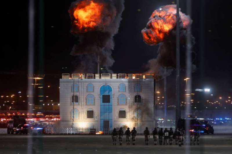 تدريبات سعودية لتأمين الحجيج (رويترز)