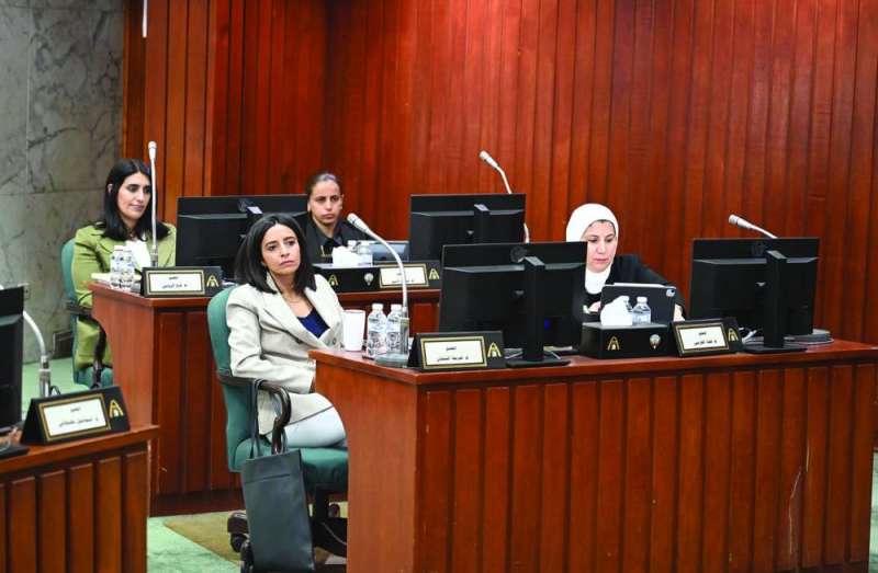 متابعة من عضوات المجلس