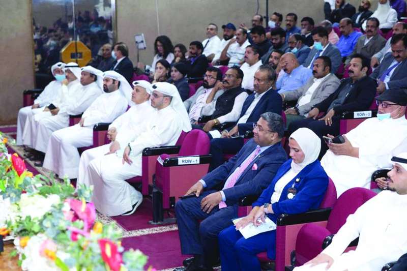 السفير الهندي وممثلو الشركات الكويتية والهندية في الاجتماع