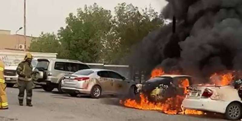  احتراق السيارتين  