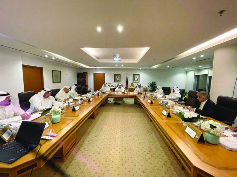 جانب من اجتماع المجلس برئاسة وزير التعليم العالي الدكتور علي المضف