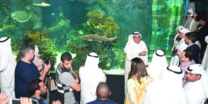 العبلاني متحدثاً أمام الأكواريوم 