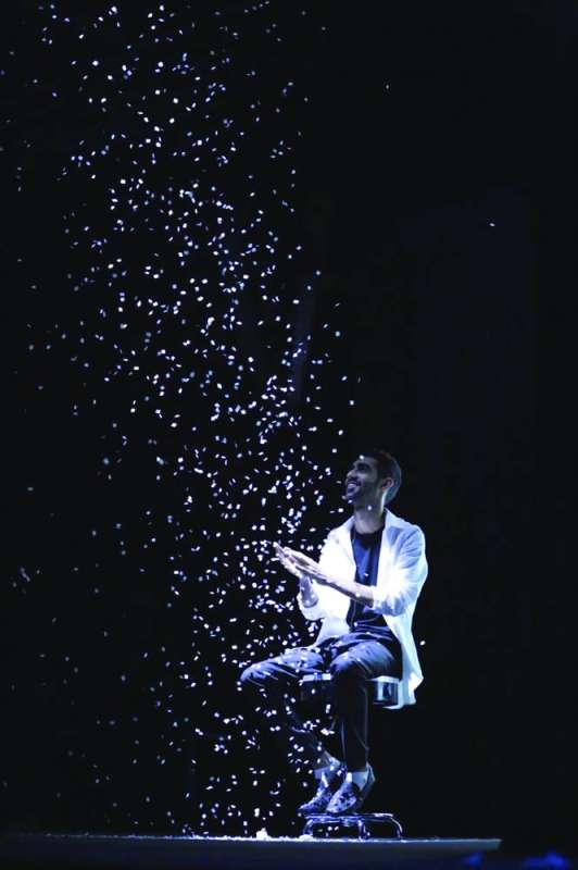 الفيلكاوي يؤدي إحدى الخدع
