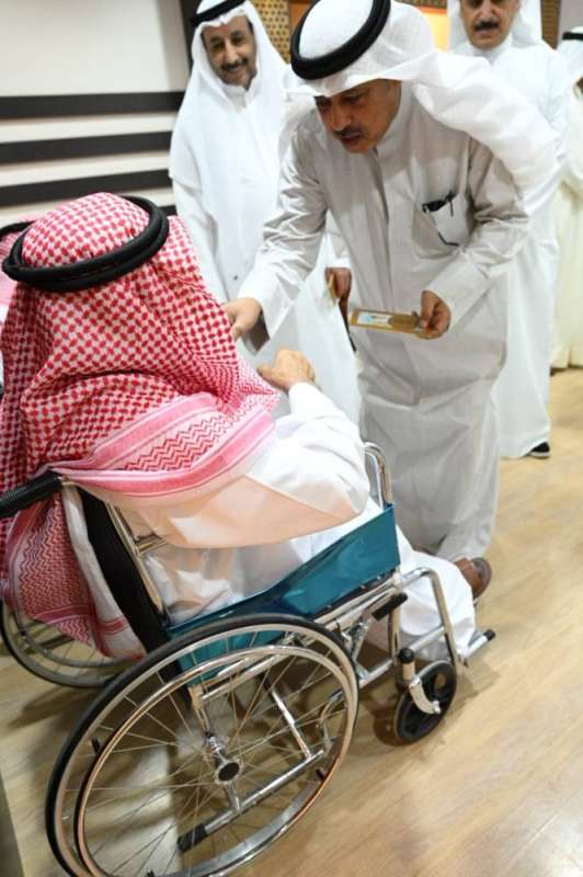 السبيعي معايدا أحد النزلاء