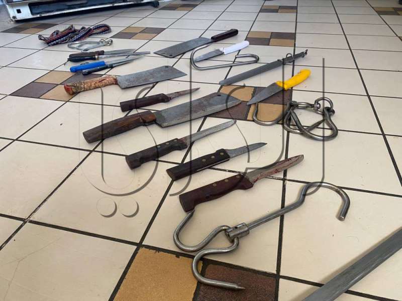 أدوات القصابين المخالفين