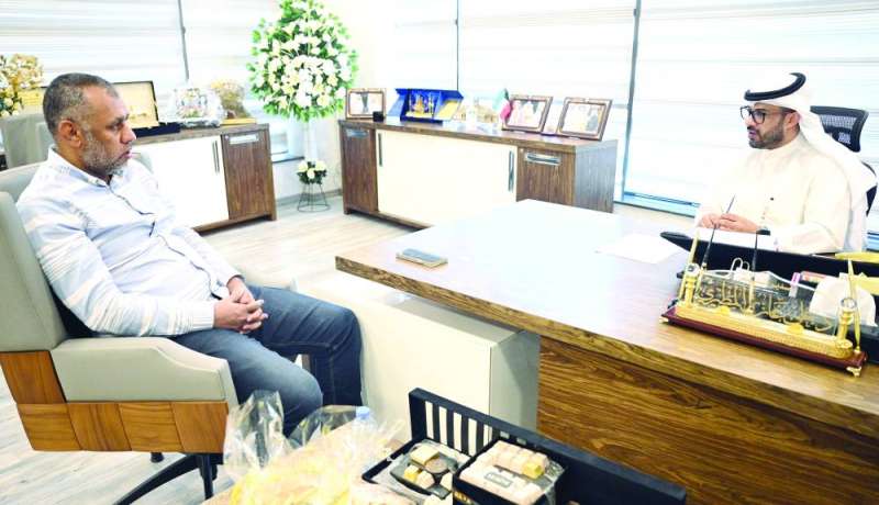 المطيري مع الزميل عمر العلاس