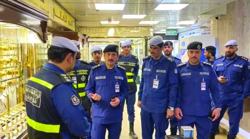 الفريق المكراد موجهاً تعليماته لقياديي «الإطفاء»