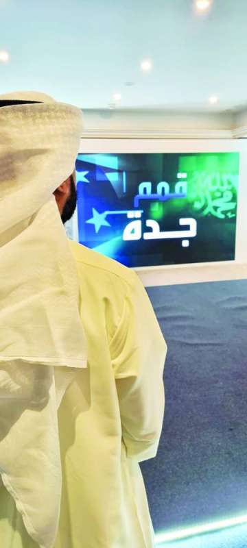 
الزميل غانم السليماني في المركز الإعلامي للقمة في جدة