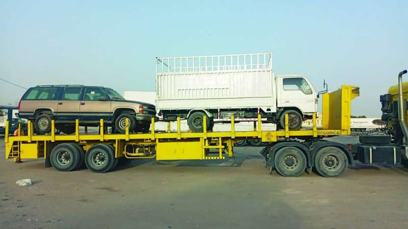 
رفع سيارتين مُهملتين
