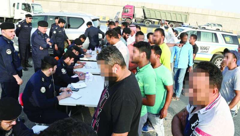 تحرير مئات المخالفات 	(تصوير نايف العقلة)
