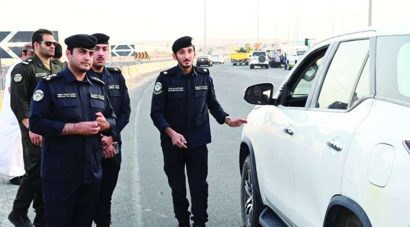 العميد السويجي وعدد من الضباط خلال الحملة
