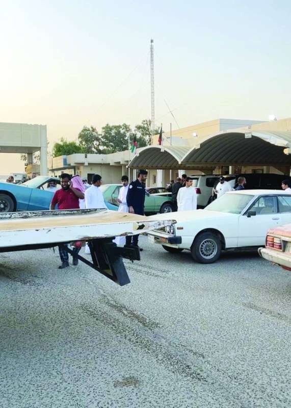 
تنزيل المركبات في المنفذ... تمهيداً لإبعادها
