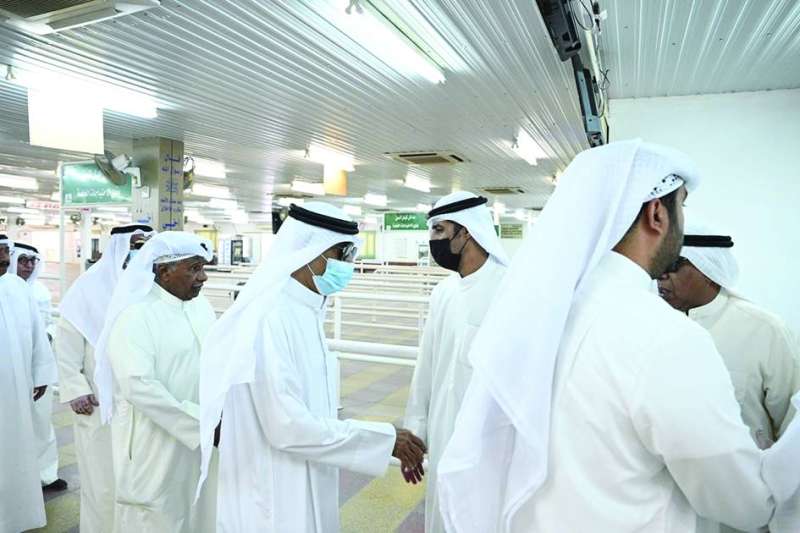 جموع المعزّين... ويبدو النجم الكروي سعد الحوطي
