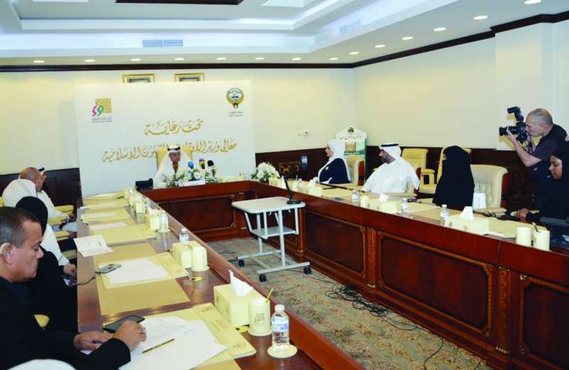 صقر السجاري معلناً أسماء الفائزين في المسابقة
