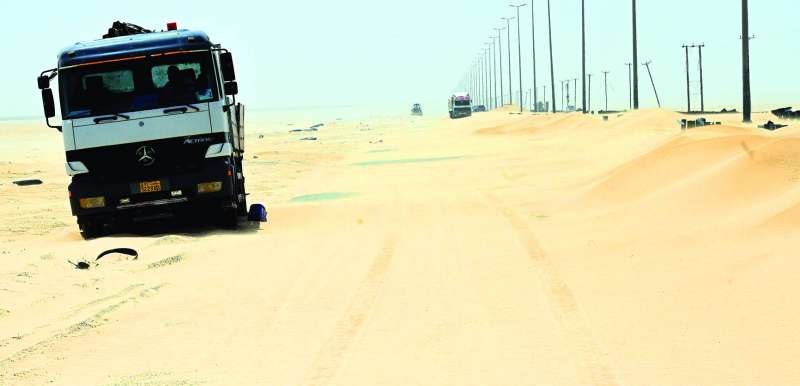 ظروف صعبة على الطرق بوجود السافي 	(تصوير نايف العقلة)
