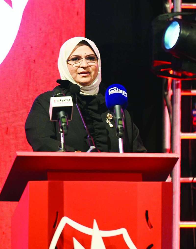 فاطمة السنان أثناء القاء كلمتها