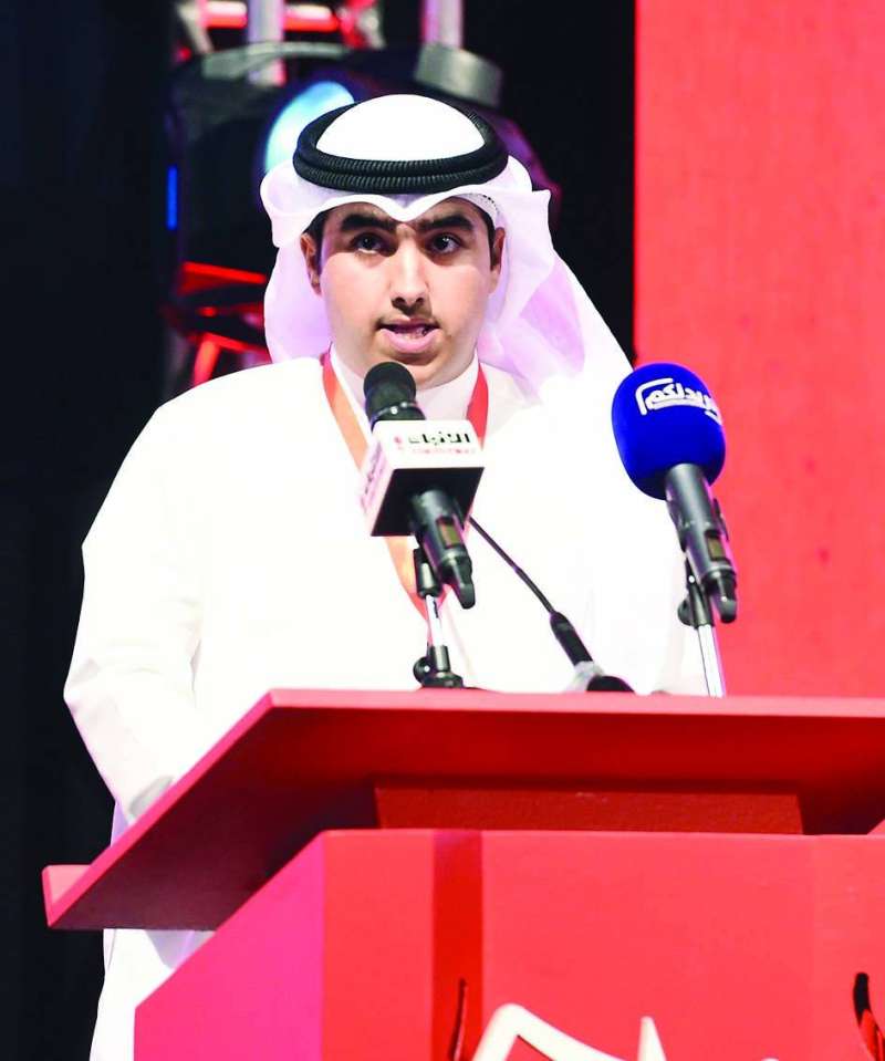 يوسف أشكناني ملقياً كلمته في اللقاء