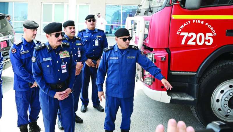 المكراد يستمع إلى شرح عن آليات المركز 