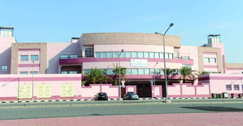 صيانة المدارس وتجهيزها قبل بدء العام الدراسي (تصوير أسعد عبدالله)