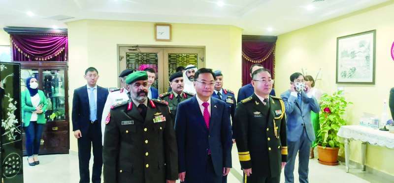 السفير الصيني والعبيدي والملحق الدفاعي في السفارة والوفد الكويتي في الاحتفال 