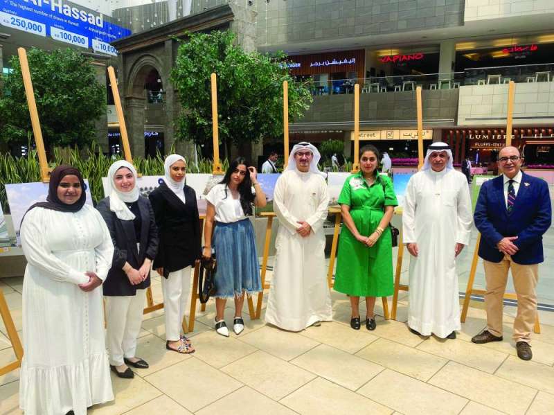 العوفان وعمر خطاب والمباركي وعدد من المشاركين في تصميم أفضل نصب تذكاري