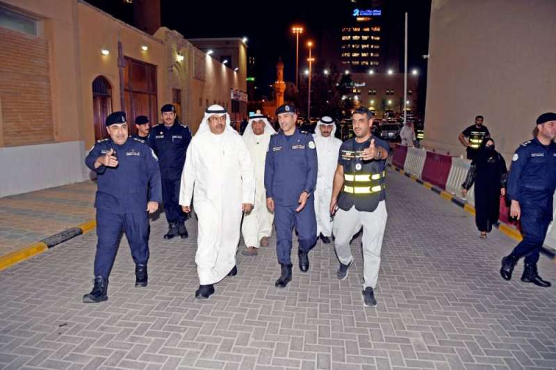 الأصفر يتفقد النقاط الأمنية في حسينيات العاصمة وحولي
 