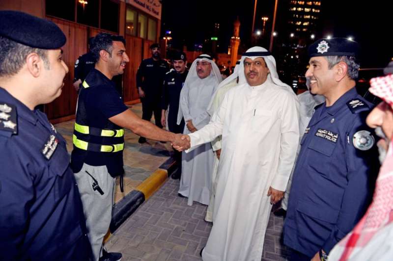 الأصفر يتفقد النقاط الأمنية في حسينيات العاصمة وحولي
 