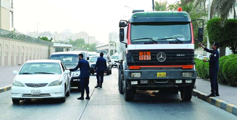 جانب من الحملة المرورية بمنطقة خيطان (تصوير نايف العقلة)