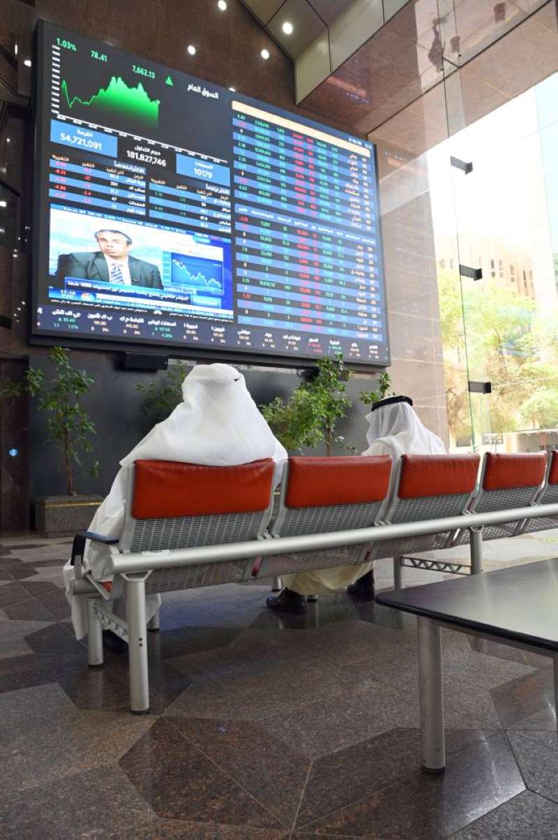 السياسي المستثمر يواجه قيوداً (تصوير سعود سالم)